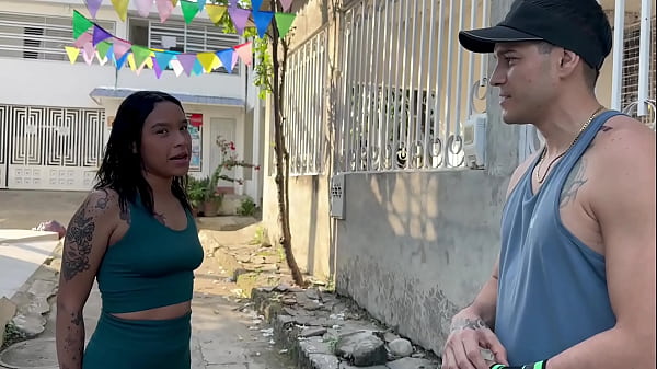 vecina caliente me visita en las mañanas en mi casa cuando su marido sale a trabajar