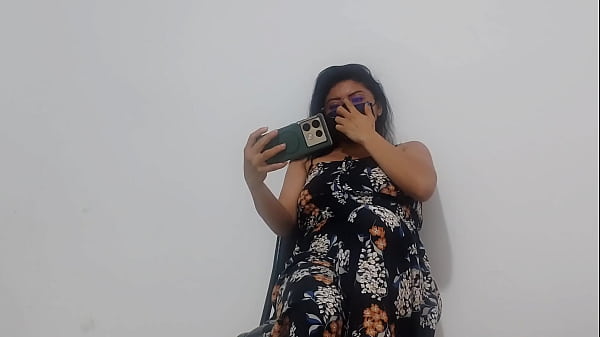 Woman dancing showing her ass and tits very good